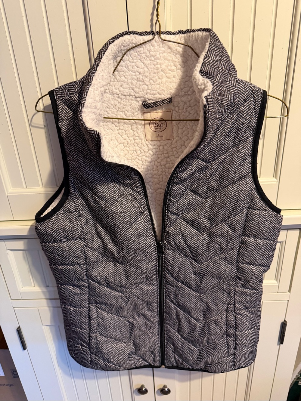 SO Quilted Herringbone Vest with Sherpa Lining - Gray/White